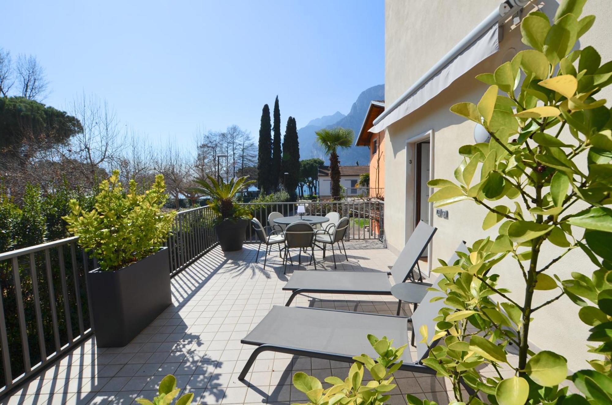 Villa Phoenix - Lake Apartments Riva del Garda Chambre photo