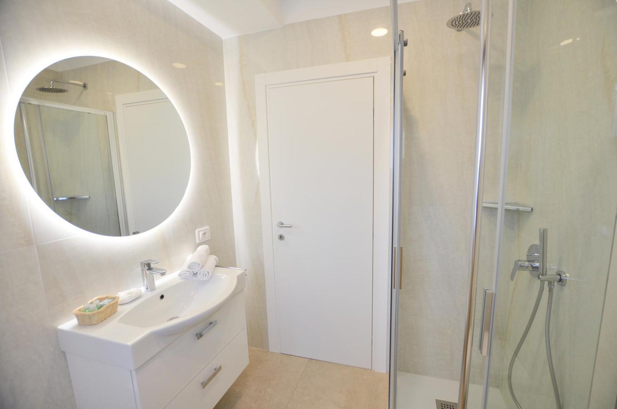 Villa Phoenix - Lake Apartments Riva del Garda Extérieur photo