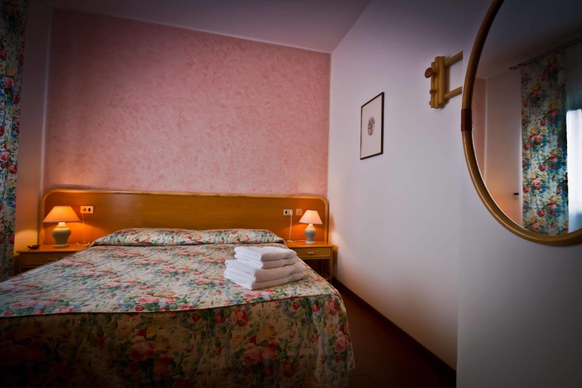 Villa Phoenix - Lake Apartments Riva del Garda Extérieur photo