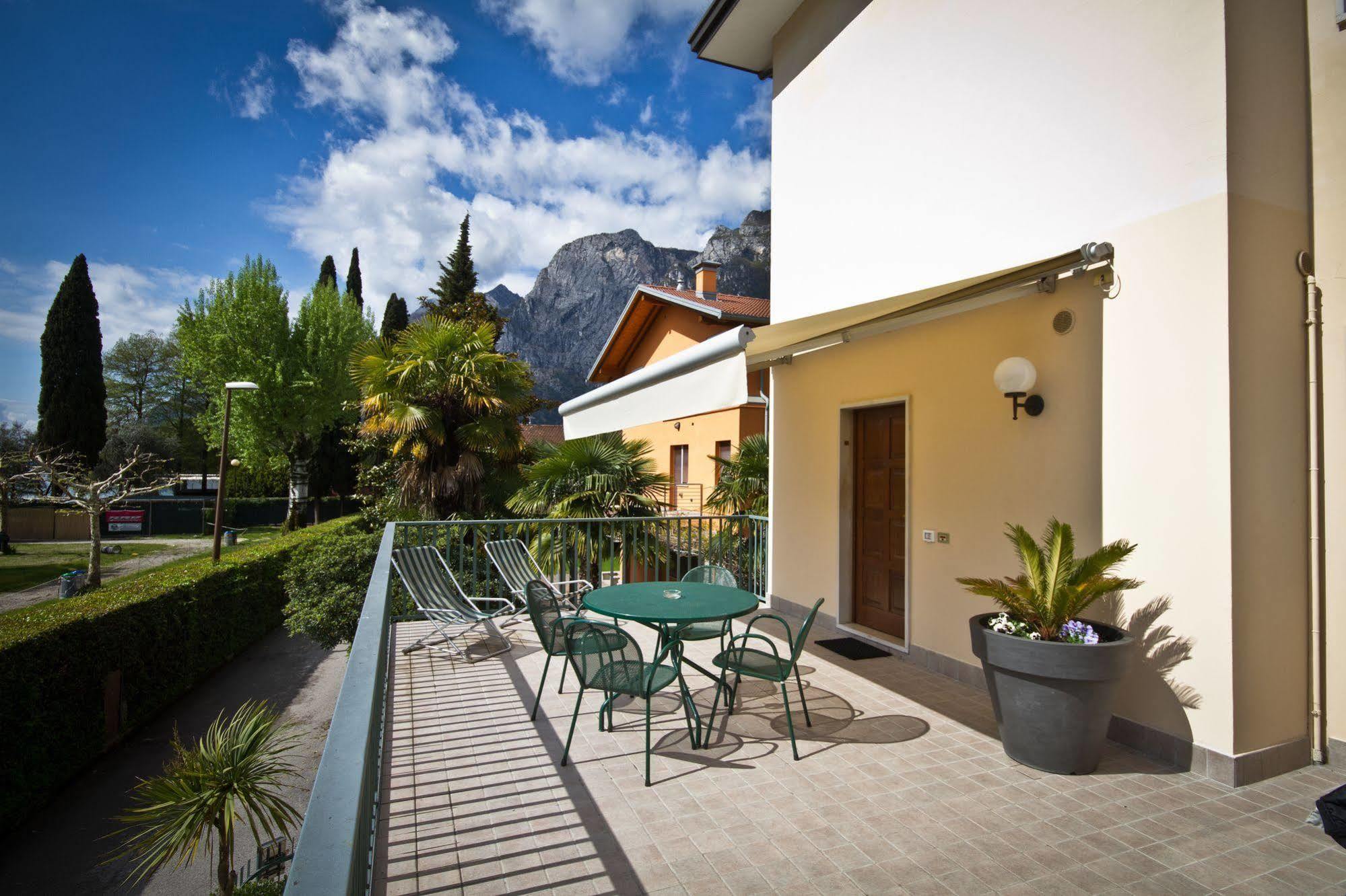Villa Phoenix - Lake Apartments Riva del Garda Extérieur photo