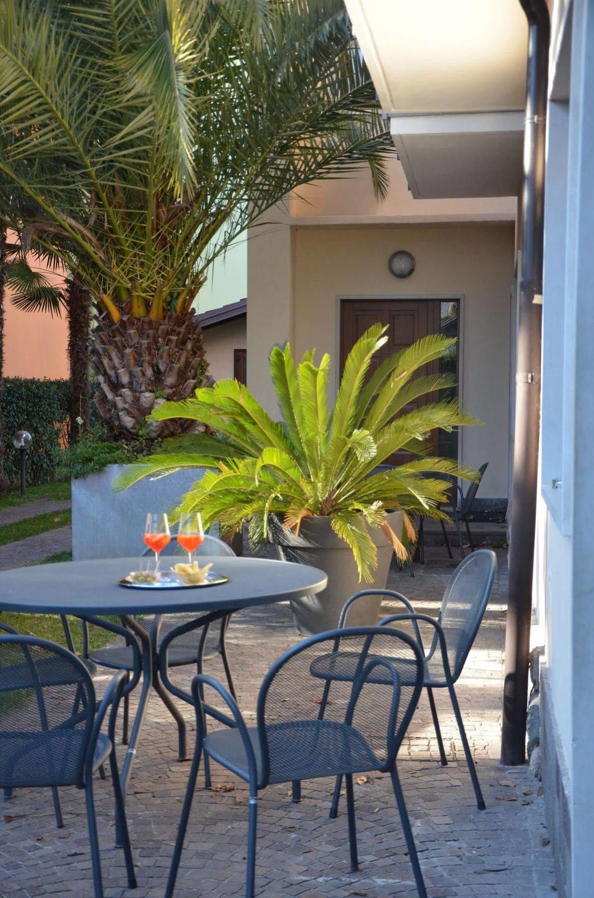 Villa Phoenix - Lake Apartments Riva del Garda Extérieur photo