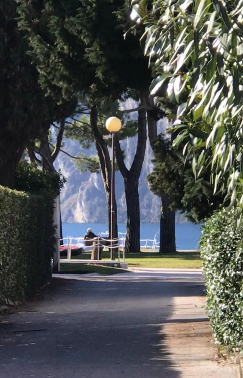 Villa Phoenix - Lake Apartments Riva del Garda Extérieur photo